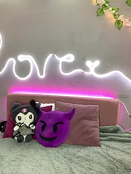 YouliteSllut2 online show from 5, 3, 2025