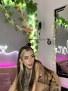 YouliteSllut2 online show from 5, 3, 2025