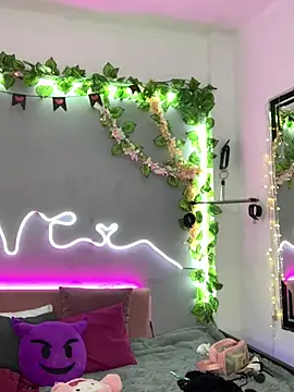 YouliteSllut2 online show from 14, 3, 2025