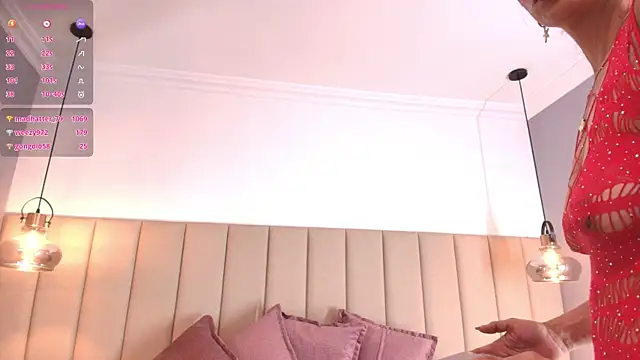 Snapshot of Leamonroe__ chatting on 9, 2, 2025 Leamonroe online show from 9, 2, 2025