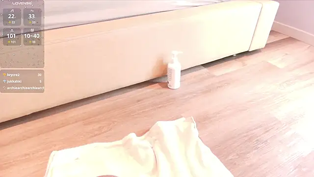 Snapshot of Leamonroe__ chatting on 27, 2, 2025 Leamonroe online show from 27, 2, 2025