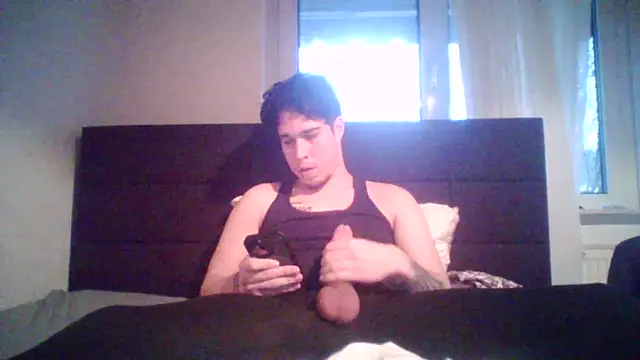 Snapshot of Latinoslv chatting on 4, 12, 2025 Latinoslv online show from 4, 12, 2025