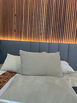 EmiilyAdams  online show from 4, 2, 2025