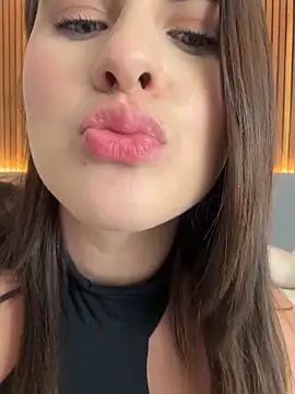 EmiilyAdams  online show from 17, 3, 2025