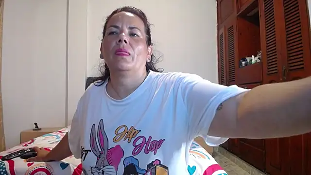 sofiamature01 online show from 4, 11, 2025