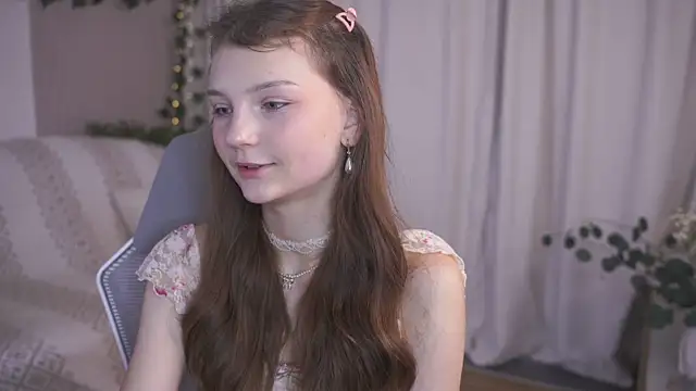 Snapshot of CindyGarrison chatting on 11, 9, 2025 CindyGarrison online show from 11, 9, 2025
