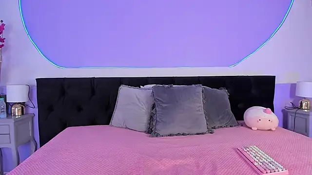 Julieta Cortes   online show from 17, 10, 2025