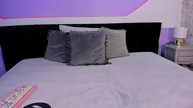 Julieta Cortes   online show from 22, 11, 2025