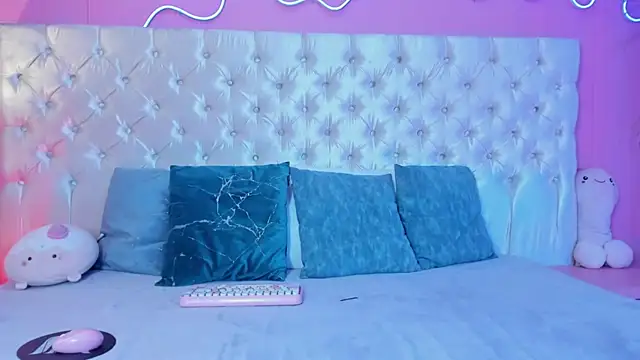 Julieta Cortes   online show from 16, 12, 2025