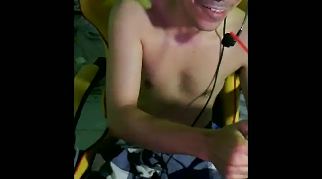 cloudyth1994 online show from 12, 12, 2024