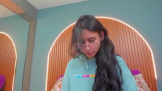 NayeCloud online show from 3, 2, 2026