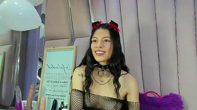 Sasha Petitte online show from 10, 9, 2025