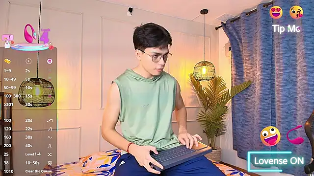 Snapshot of luandy chatting on 4, 3, 2026 luandy online show from 4, 3, 2026