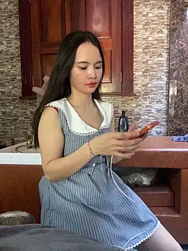 Snapshot of LiLi-Kirix99 chatting on 4, 6, 2026 LiLi-Kirix99 online show from 4, 6, 2026