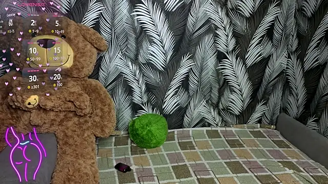 Snapshot of Hellen_Moore chatting on 4, 10, 2025 Hellen Moore online show from 4, 10, 2025