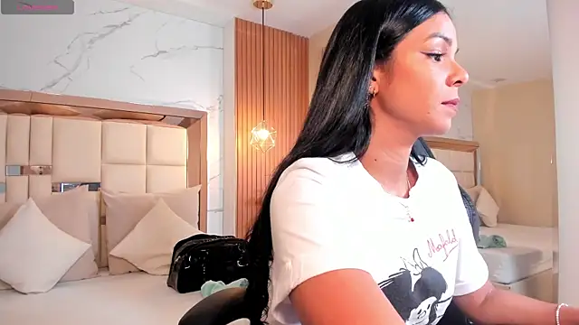 Snapshot of fabiana_rodriguez chatting on 8, 1, 2025 fabiana rodriguez online show from 8, 1, 2025