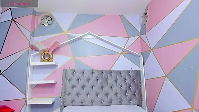 Isa little4u online show from 22, 2, 2025