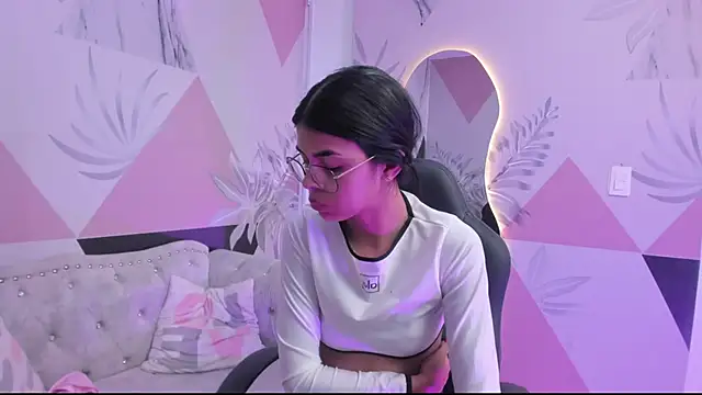 Isa little4u online show from 18, 3, 2025