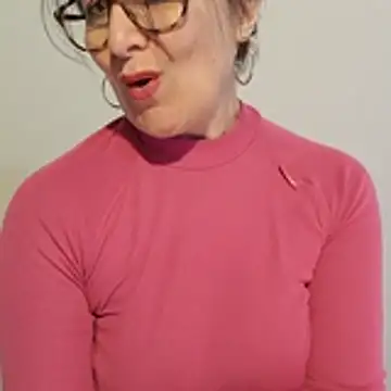 Snapshot of Viola8p chatting on 4, 11, 2025 Viola8p online show from 4, 11, 2025