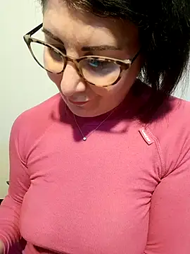 Snapshot of Viola8p chatting on 14, 12, 2025 Viola8p online show from 14, 12, 2025