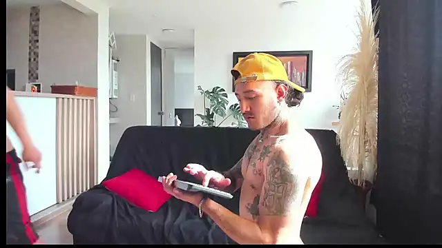 MARCELOANDLUCIAN online show from 24, 2, 2025