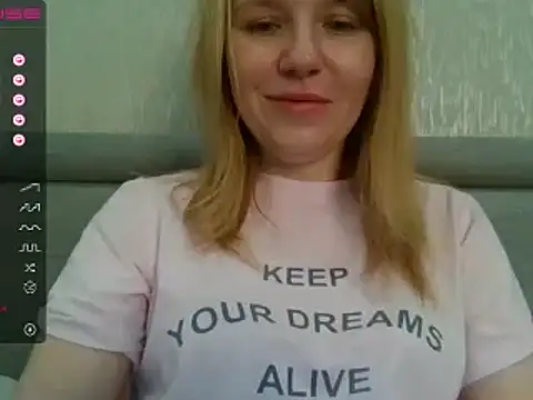 Snapshot of urbadkitty chatting on 2, 12, 2024 urbadkitty online show from 2, 12, 2024