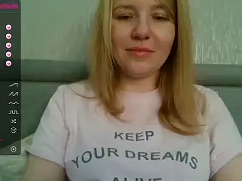 Snapshot of urbadkitty chatting on 9, 12, 2024 urbadkitty online show from 9, 12, 2024