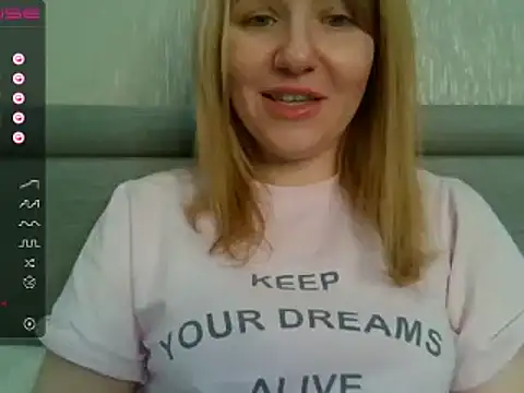 Snapshot of urbadkitty chatting on 9, 12, 2024 urbadkitty online show from 9, 12, 2024