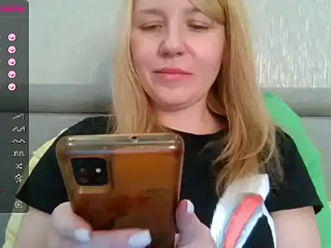 Snapshot of urbadkitty chatting on 13, 2, 2025 urbadkitty online show from 13, 2, 2025