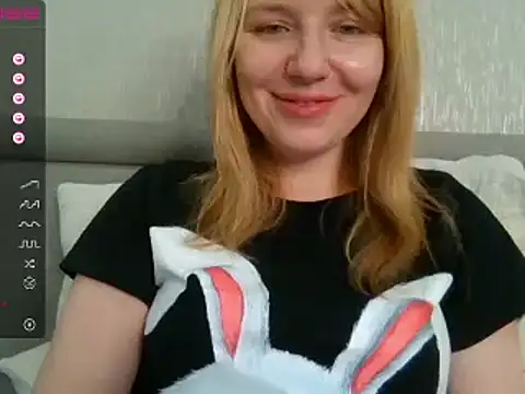 Snapshot of urbadkitty chatting on 4, 3, 2025 urbadkitty online show from 4, 3, 2025