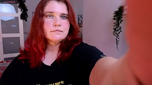 Snapshot of daisy_low chatting on 3, 12, 2025 daisy low online show from 3, 12, 2025