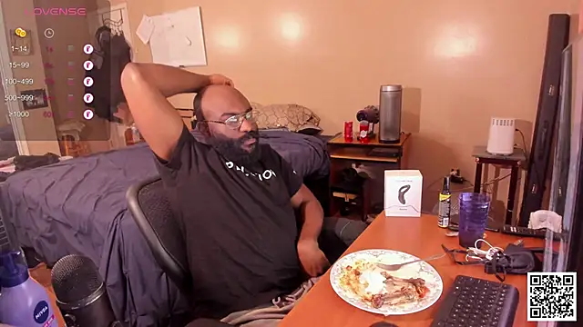 Snapshot of MrChuckDailyXXX chatting on 11, 12, 2024 MrChuckDailyXXX online show from 11, 12, 2024