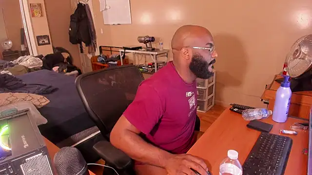 Snapshot of MrChuckDailyXXX chatting on 7, 1, 2025 MrChuckDailyXXX online show from 7, 1, 2025