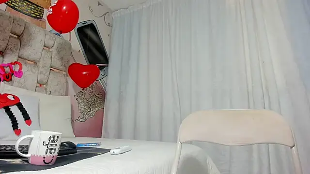 EMMA SWEETT1 online show from 14, 2, 2025