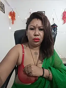 Snapshot of YOUR_LOVELY-40 chatting on 8, 7, 2026 YOUR LOVELY-40 online show from 8, 7, 2026