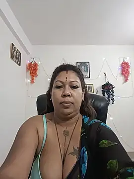 Snapshot of YOUR_LOVELY-40 chatting on 10, 7, 2026 YOUR LOVELY-40 online show from 10, 7, 2026