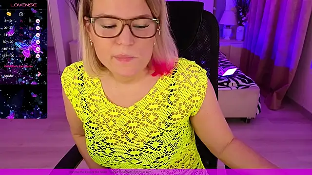 EVAshinyGIRL online show from 9, 1, 2025