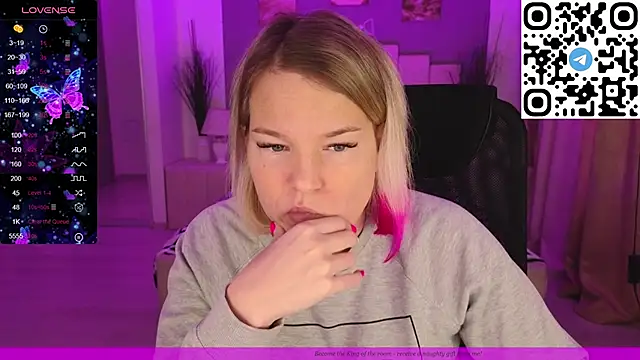 EVAshinyGIRL online show from 5, 2, 2025