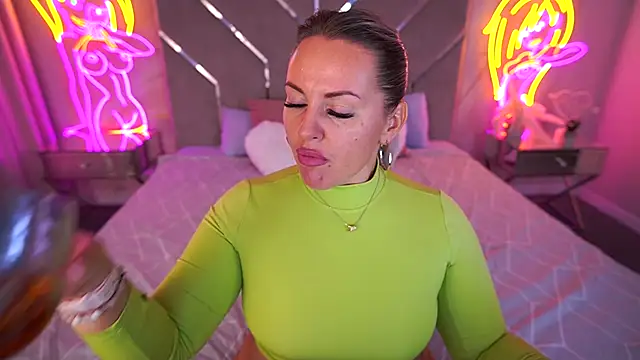 KiraCandyS online show from 25, 9, 2025