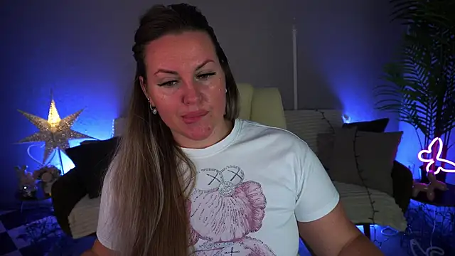Snapshot of KiraCandyS chatting on 8, 6, 2026 KiraCandyS online show from 8, 6, 2026