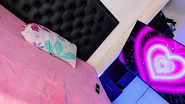 Snapshot of Maryonthemoon chatting on 27, 9, 2025 Maryonthemoon online show from 27, 9, 2025