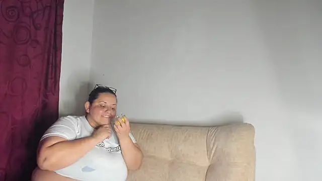 tetasgrandes karol online show from 23, 11, 2025