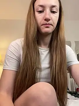 Snapshot of KateRedgar chatting on 15, 3, 2025 KateRedgar online show from 15, 3, 2025