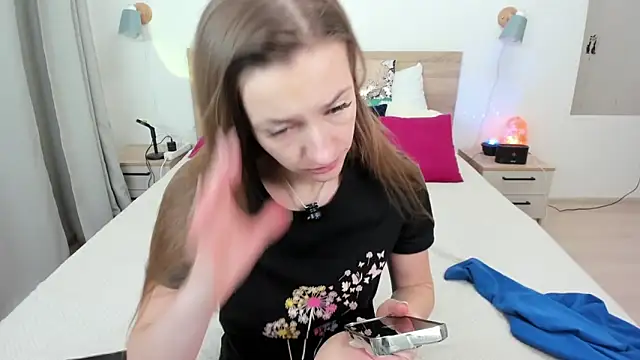 KateRedgar online show from 4, 2, 2026