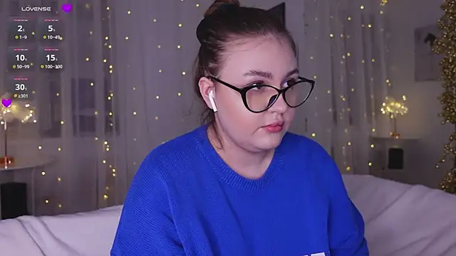 Snapshot of Mia__Peach chatting on 10, 1, 2025 Mia Peach online show from 10, 1, 2025