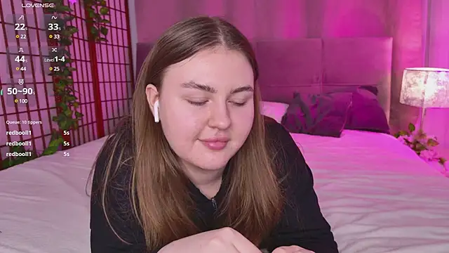 Snapshot of Mia__Peach chatting on 22, 2, 2025 Mia Peach online show from 22, 2, 2025