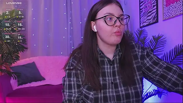 Snapshot of Mia__Peach chatting on 7, 3, 2025 Mia Peach online show from 7, 3, 2025