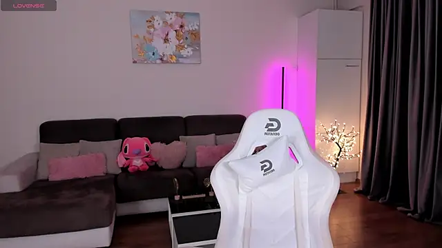 SweetAmeliaaa online show from 7, 7, 2026