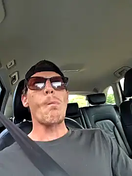 Snapshot of TheSouthernKing chatting on 11, 10, 2025 TheSouthernKing online show from 11, 10, 2025