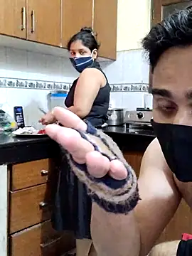 Snapshot of IND_COUPLE1 chatting on 7, 2, 2025 IND COUPLE1 online show from 7, 2, 2025